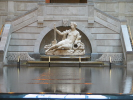 2006 08-Montreal Canada Water and Statue
